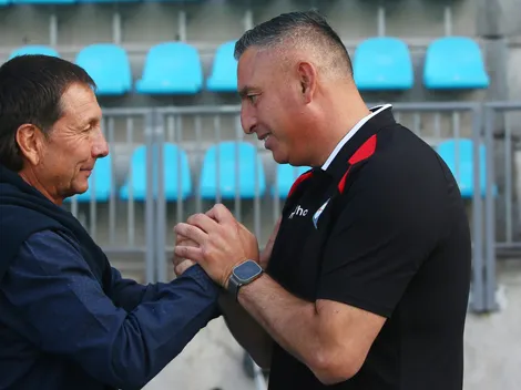 "Fuera ratón": barristas exigen salida de popular DT chileno