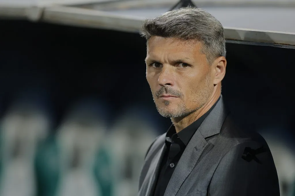Fernando Ortiz debe responder el sábado la propuesta de Colo Colo hasta diciembre de 2026.. (Photo by Manuel Guadarrama/Getty Images)