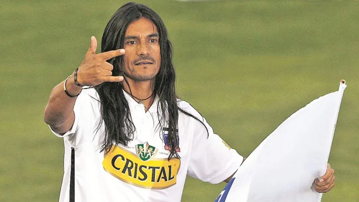 Coca Mendoza justifica repudiables lienzos de la barra de Colo Colo a la U.