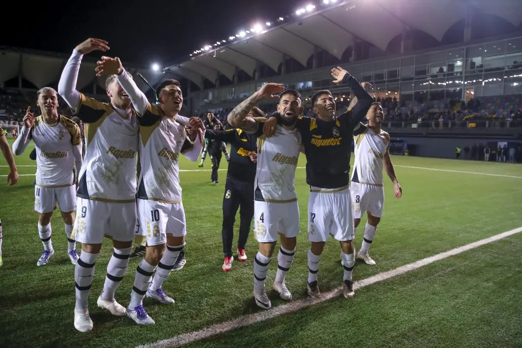 Coquimbo Unido le puede sacar 15 puntos de ventaja a la U si vence a Huachipato esta tarde. | Foto: Photosport.