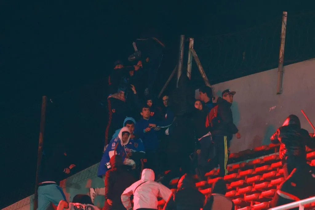 Cobarde y criminal encerrona: Independiente muestra signos de desesperación por posible eliminación en Copa Sudamericana y cambia estrategia… ¡Reanudar el partido contra la U!