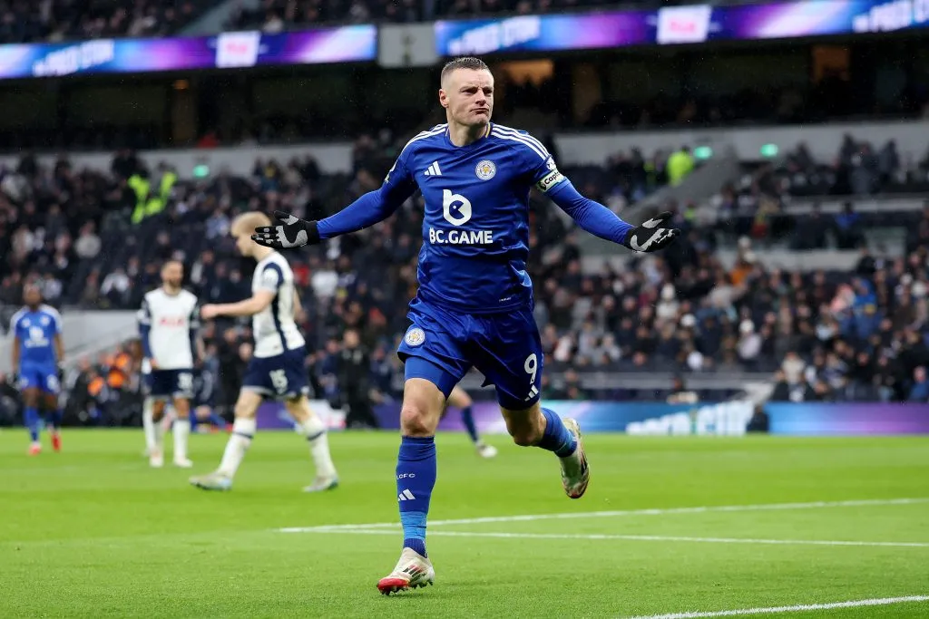 Jamie Vardy dejó el Leicester y se sumaría a recién ascendido de la Serie A. (Photo by Alex Pantling/Getty Images)