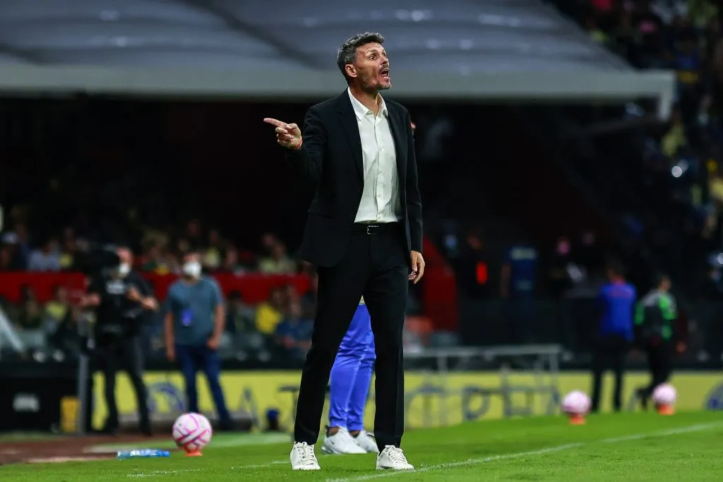 Fernando Ortiz puede ganar su primer título como DT en su debut en la banca de Colo Colo. | Foto: Getty Images.