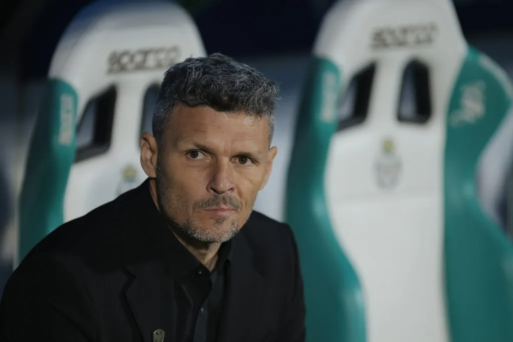 Fernando Ortiz llega a Colo Colo. (Photo by Manuel Guadarrama/Getty Images)