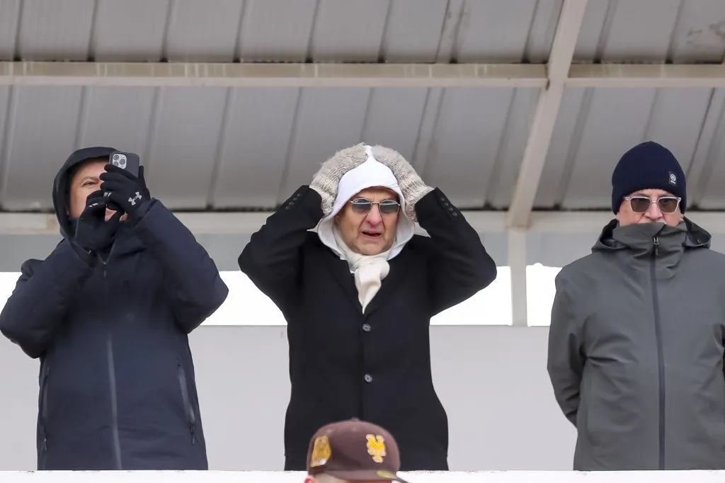 Mosa pide que hinchas de Colo Colo deben parar o denunciar a barristas violentos en el Superclásico.