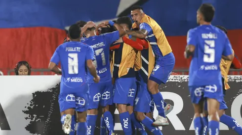 Universidad de Chile juega ante Colo Colo en el Monumental.