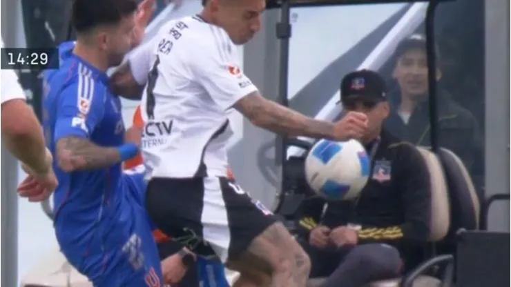 Javier Correa recibió amarilla por esta jugada. Para muchos, mereció más.