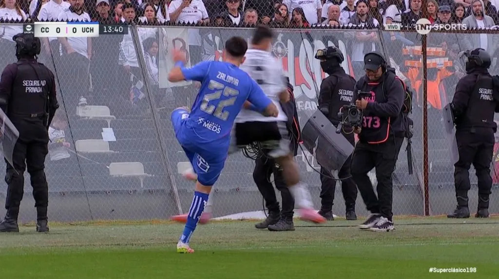 Una toma del choque. (Captura TNT Sports).