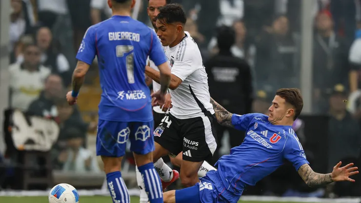 U de Chile se quedó con uno menos.