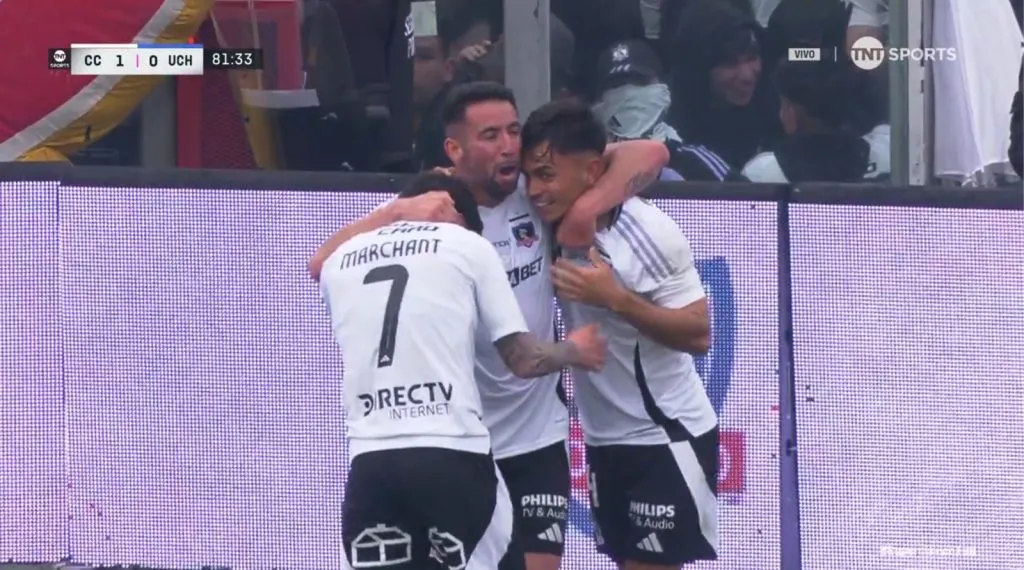 Mauricio Isla festeja el 1-0 albo. (Captura TNT Sports).