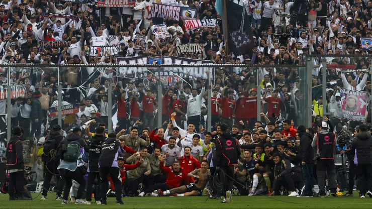 Colo Colo festejó con todo el triunfo ante la Universidad de Chile.