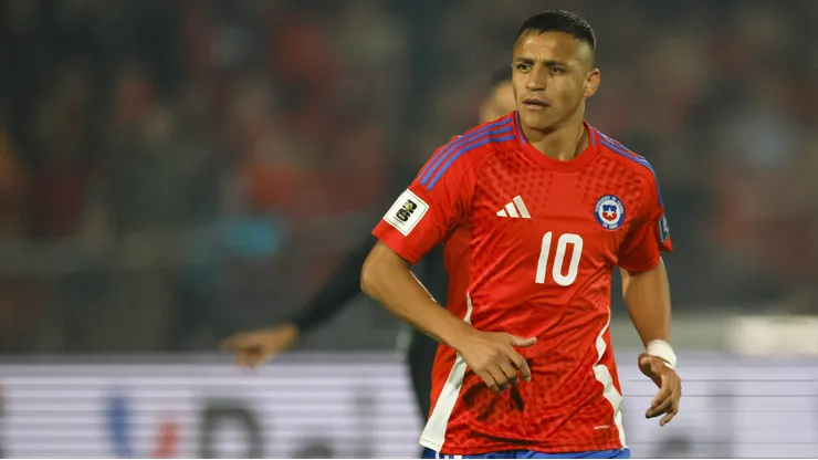 Alexis agarró camiseta en Europa.