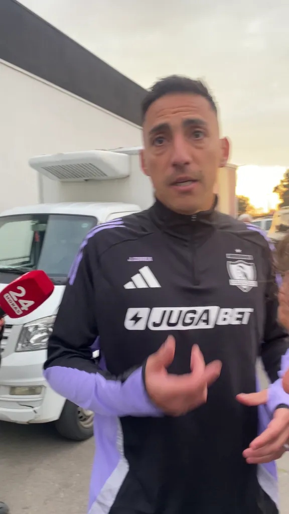 Javier Correa y su defensa del incidente en la zona mixta. (Captura Cooperativa Deportes).