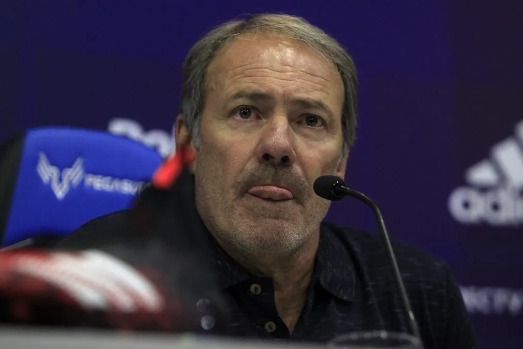 Sergio Vargas en su época de gerente deportivo de Azul Azul. (Jonnathan Oyarzun/Photosport).