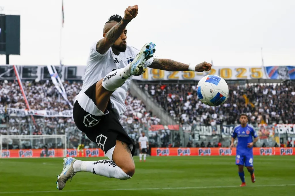 Arturo Vidal hizo muy poco en el Superclásico. (Andres Pina/Photosport).