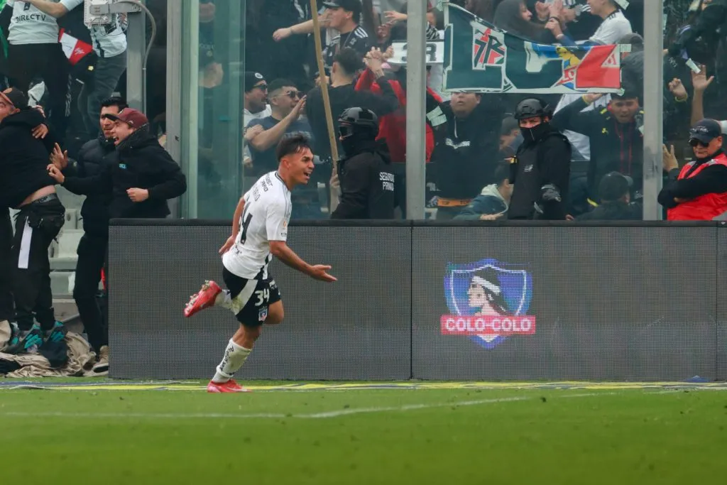 Vicente Pizarro celebró con todo su gol | Photosport