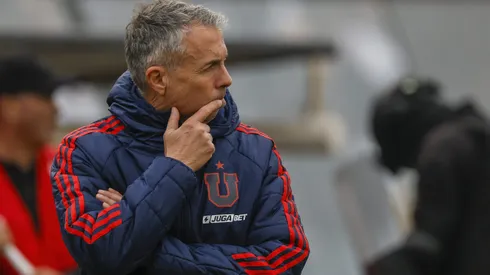 Los hinchas le reclaman a Gustavo Álvarez en el Superclásico.