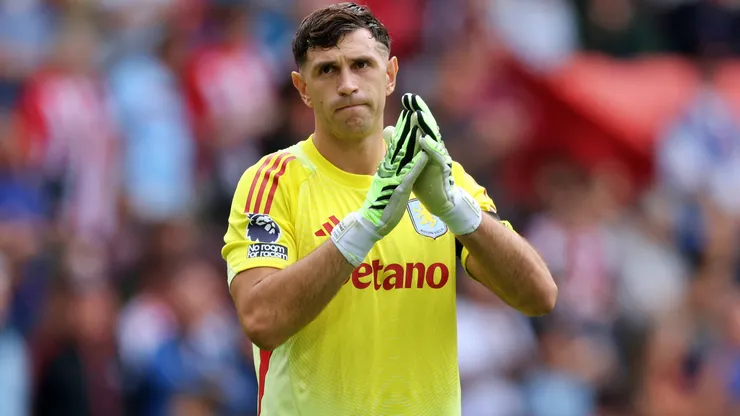 Emiliano Martínez vive ridículo en cierre del mercado de fichajes en Inglaterra.