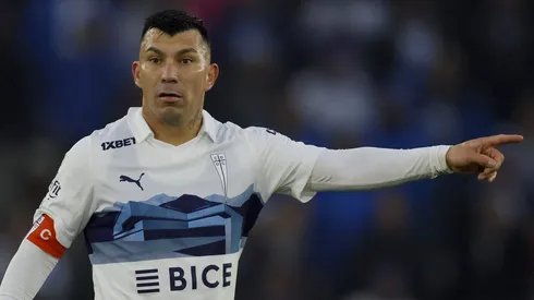 Gary Medel una vez fue titular en la UC como volante central.