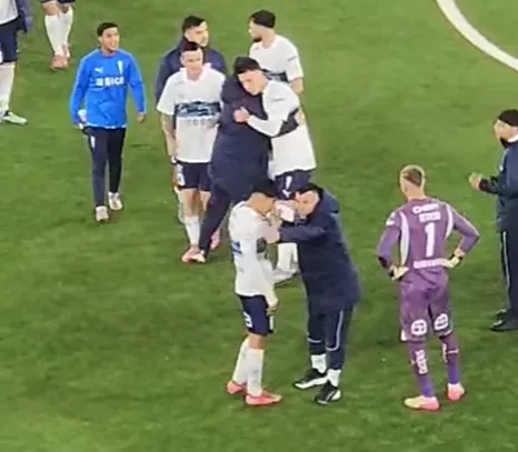 Medel le dio unas lecciones a Arancibia tras el encuentro. (Captura Siempre Pasa Algo).