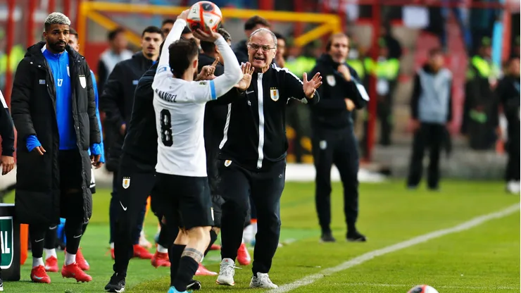 Marcelo Bielsa confirma nómina de Uruguay para duelo con Chile.