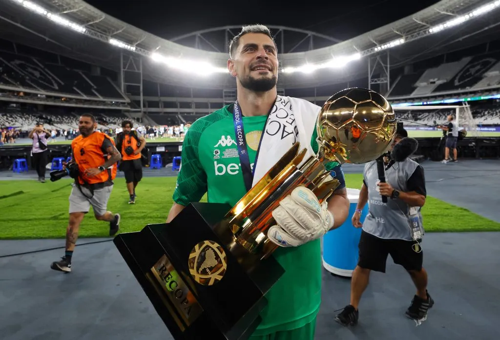 Arias vive complicado momento en Racing: de referente a cuestionado total.