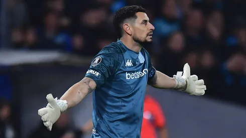 Prensa Argentina le pega en el suelo a Gabriel Arias tras pésimo partido con Racing.