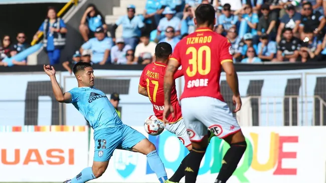 Felipe Massri en acción ante Iquique. (Alex Diaz/Photosport).