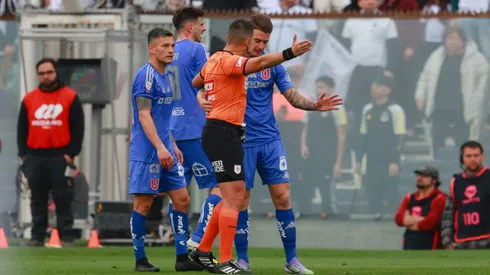 Franco Calderón fue expulsado en el minuto 31 del Superclásico.