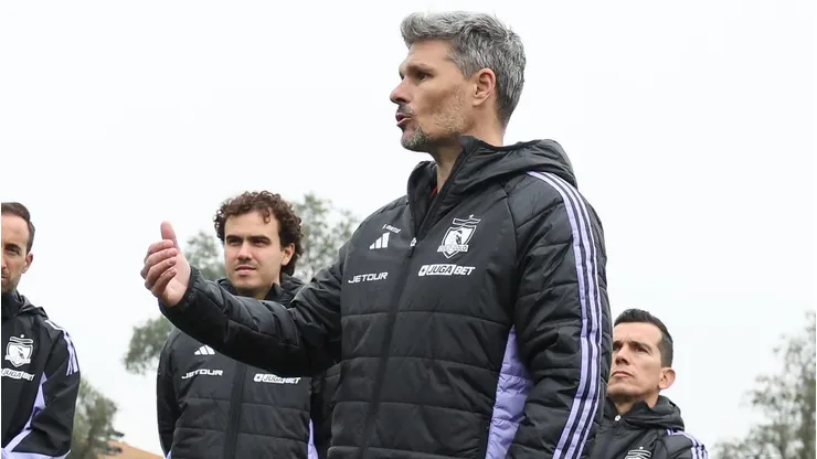 Fernando Ortiz comenzó su ciclo en Colo Colo con un inesperado regreso.