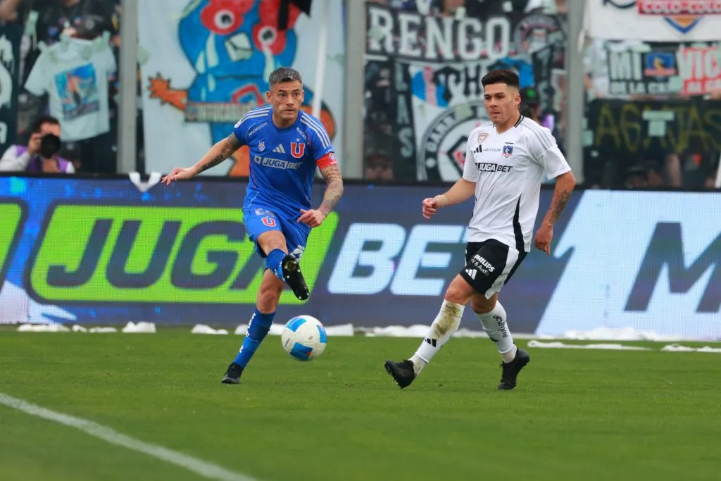 Charles Aránguiz sumó la quinta amarilla en el torneo. Foto: Javier Vergara/Photosport