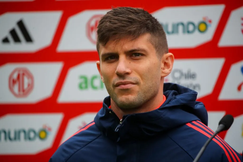 Benja Kuscevic podría ser baja contra Brasil /Photosport