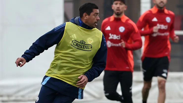 Entrena y juega junto a la selección: Rafa Olarra afirma que Córdova tiene un plus para seguir como DT de La Roja adulta.