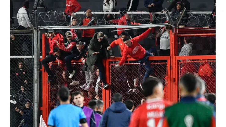 Independiente ni preguntó por los hinchas heridos de la U en Argentina