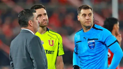 La U reacciona a la dura sanción contra sus hinchas.