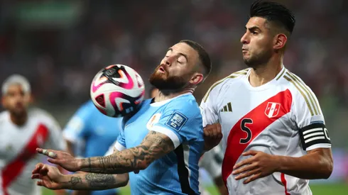 Uruguayos y peruanos se miden desde la fecha 17 de las Eliminatorias Conmebol.