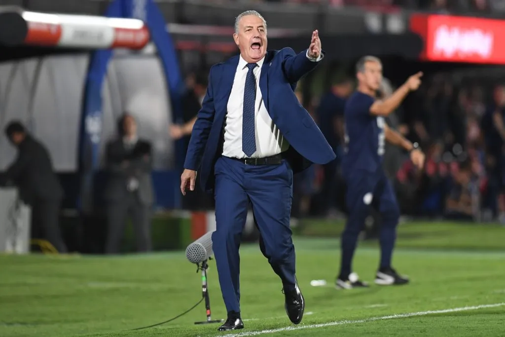 Gustavo Alfaro, el DT de la selección de Paraguay. (Christian Alvarenga/Getty Images).