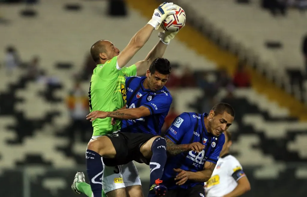 El arquero jugó en Colo Colo durante la temporada del 2000 y luego regresó a los albos el 2011./Photosport