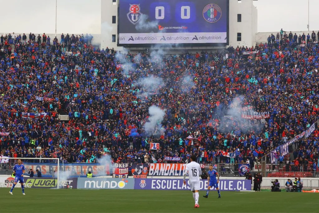 Los hinchas de la U no podrán ir a los duelos con Alianza Lima. Foto: Dragomir Yankovic/Photosport