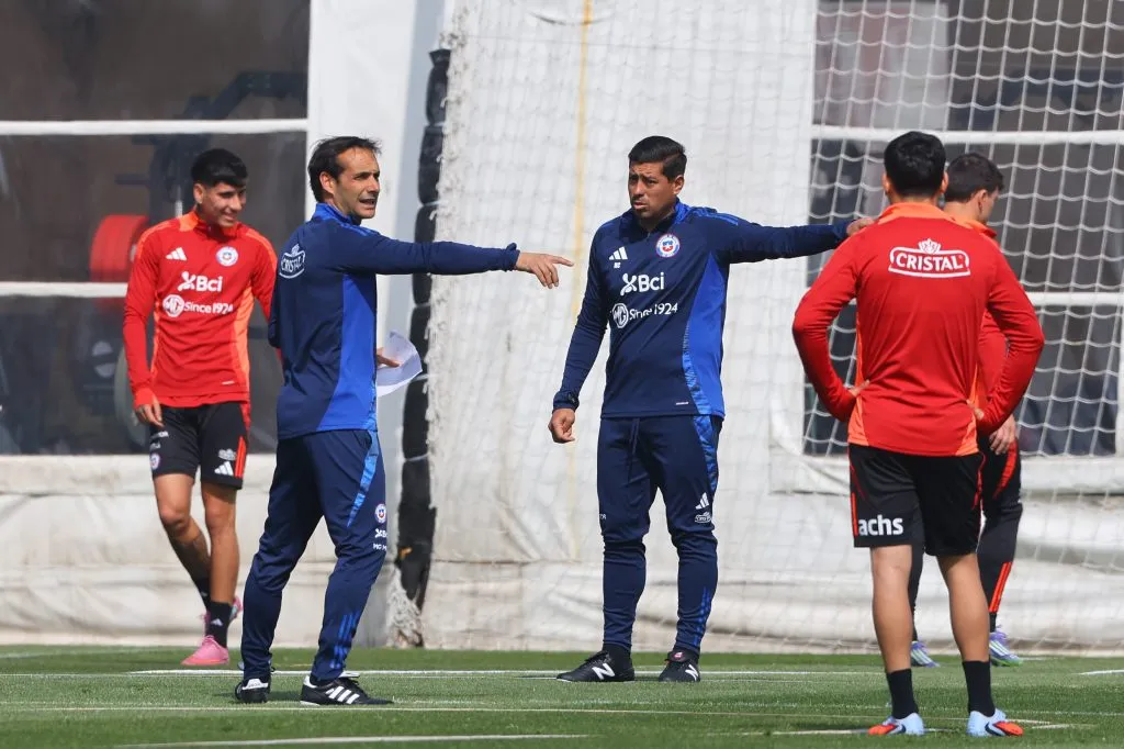 Nicolás Córdova puede meter a dos jugadores que no estaban en los planes en la formación de Chile. Foto: Photosport.