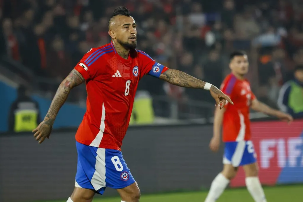 Vidal en el último partido que jugó por la Roja, ante Argentina