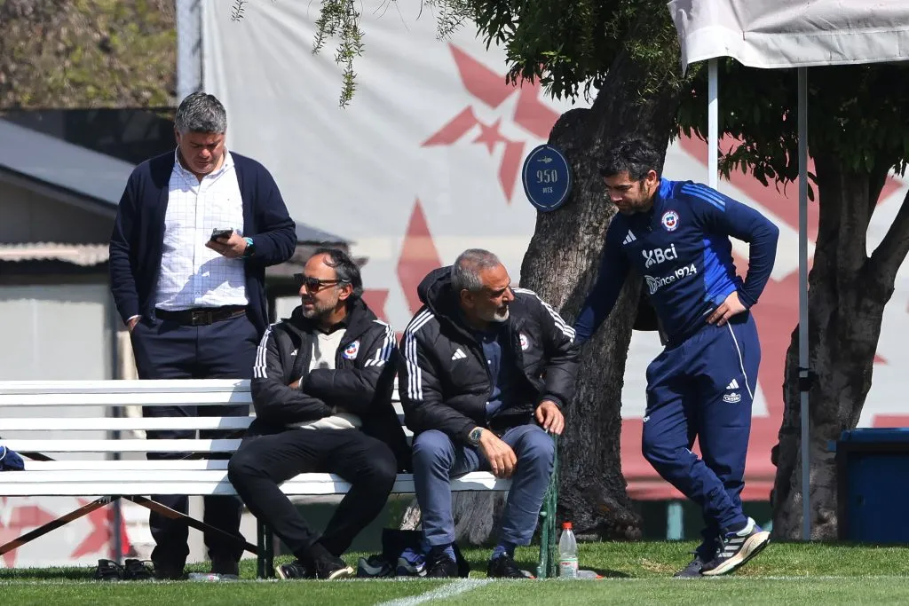 Pablo Milad en Juan Pinto Durán. A su lado está Yamal Rajab, gerente de Ligas y Competiciones. (Jonnathan Oyarzun/Photosport).