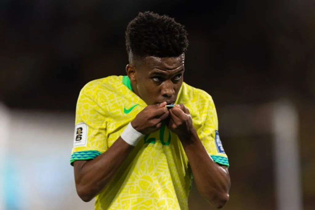 Otra imagen del festejo de Willian Estêvão ante Chile. (Ruano Carneiro/Getty Images).