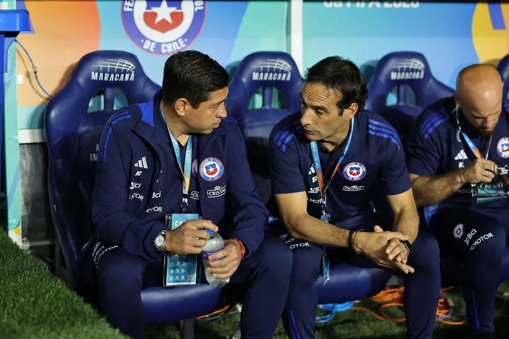 Nicolás Córdova y Sebastián Miranda, el cuerpo técnico interino de la Roja adulta. (Heuler Andrey/DiaEsportivo/Photosport).