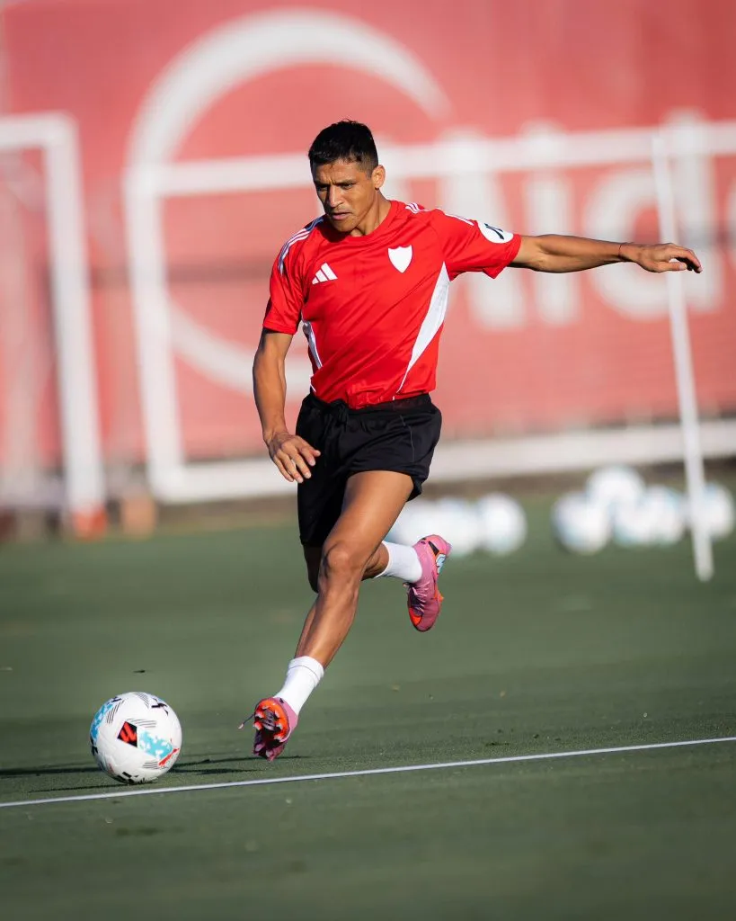 Sevilla le entregó la 10 a Alexis Sánchez para darle su respaldo inmediato. Foto: Sevilla.