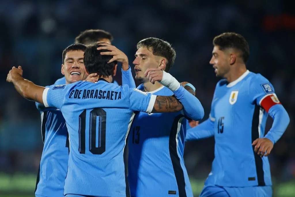 Uruguay llega a Chile con bajas