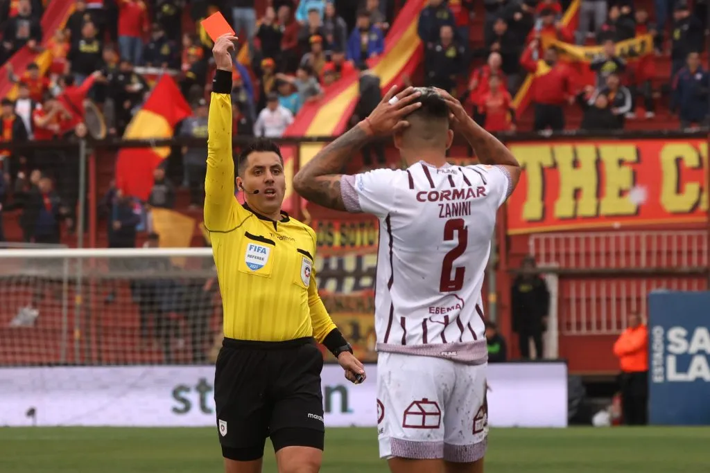 Andrés Zanini fue expulsado ante Unión Española en el estadio Santa Laura. (Jonnathan Oyarzun/Photosport).