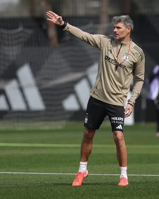 Fernando Ortiz ya va armando su formación en Colo Colo pensando en la Supercopa. Foto: Colo Colo.