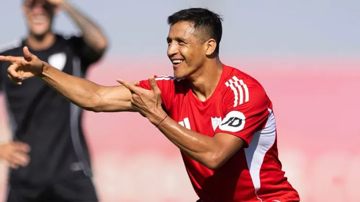 Una imagen viralizada de Alexis Sánchez en un entrenamiento desata ola de comentarios en Sevilla.