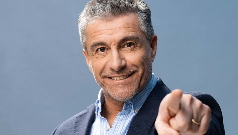 Solabarrieta barre el piso con el Paulo Díaz de la selección chilena.